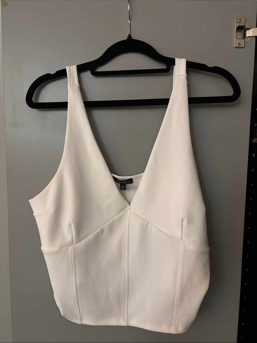 Dynamite White Sleeveless V-Neck Top - Picture 2 of 5